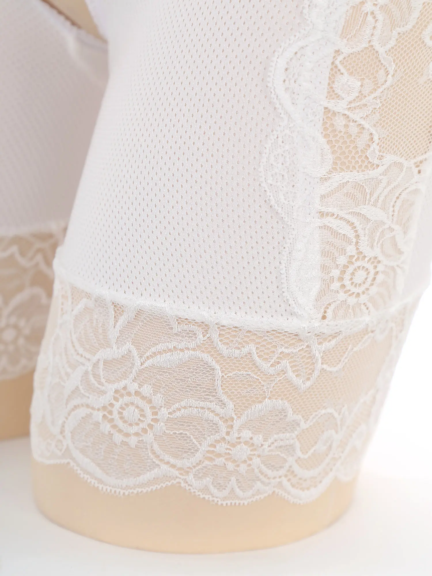 Short de Nuit – Panty dentelle ouvert - Image 4