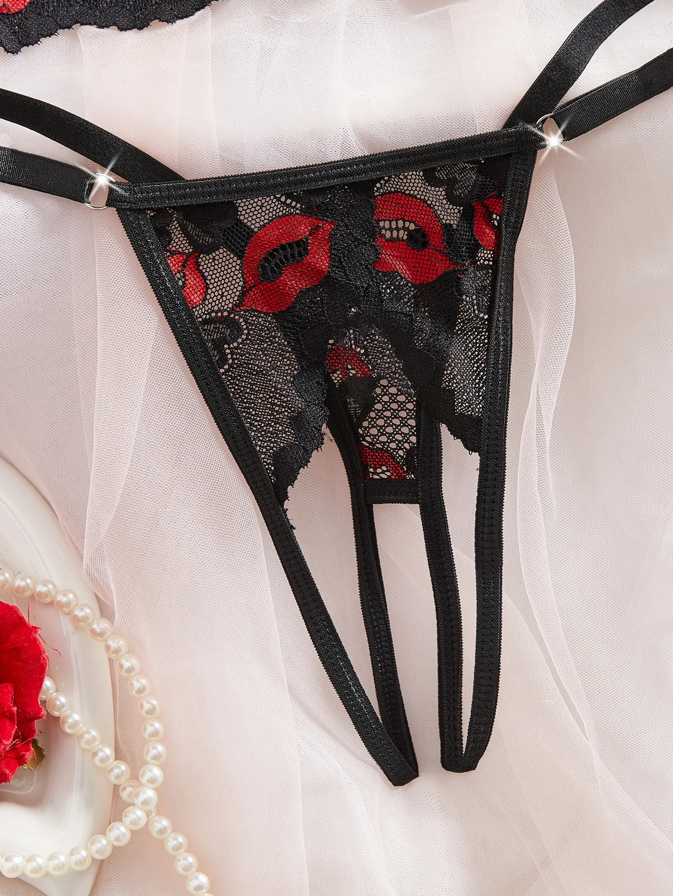 Roses Brodées – Ensemble soutien-gorge ouvert et string - Image 5
